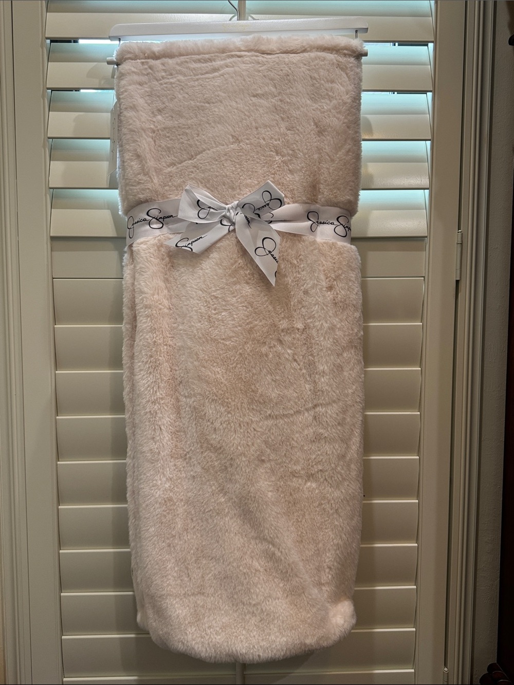 Jessica Simpson Plush Faux Fur Throw Blanket in Winter White